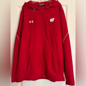 UNDER ARMOUR 
WISCONSIN BADGERS
HOODED WINDBREAKER
SIZE XL